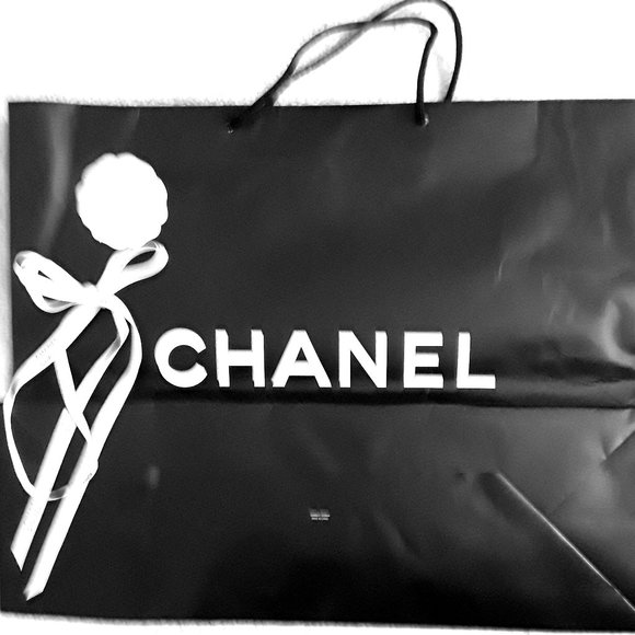 CHANEL Shopping Bag With Flower and Ribbon - Picture 5 of 5